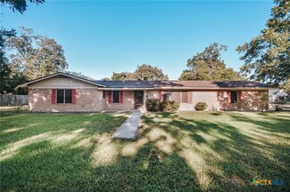 1605 N Bridge St, Victoria, TX 77901