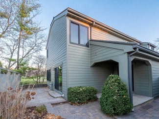 245 Timber Ridge Ln, Lake Barrington, IL 60010