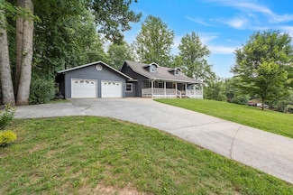 1615 E Vineyard Rd, Hayesville, NC 28904