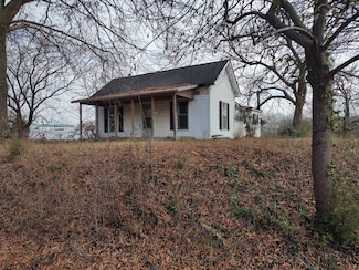 340 India Rd, Paris, TN 38242