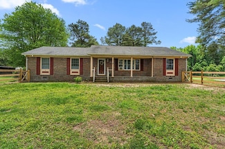 31 Bunker Hill Rd, Farnham, VA 22460