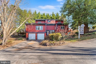 7512 Rolling Rd, Springfield, VA 22153