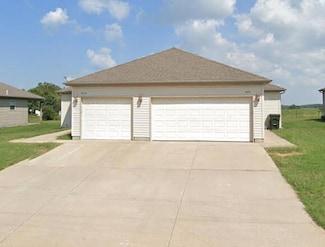 407 W Summit St Unit A & B, Aurora, MO 65605