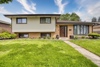 597 Forest Preserve Dr, Wood Dale, IL 60191