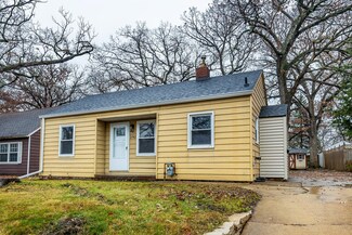 2742 Hickman Rd, Des Moines, IA 50310
