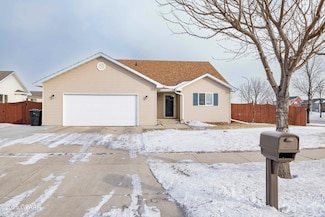 3995 Brookshire Dr, Grand Forks, ND 58201