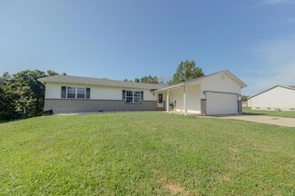 140 Whispering Dr, Winfield, MO 63389