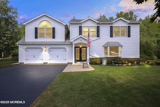 32 Devon Dr, Manalapan, NJ 07726