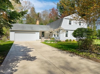 3894 Norton Hills Rd, Norton Shores, MI 49441