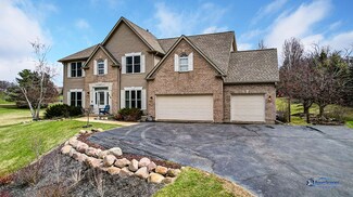 916 Silver Glen Rd, McHenry, IL 60050