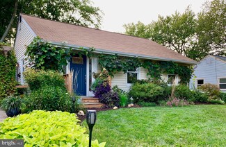 1916 Pimmit Dr, Falls Church, VA 22043