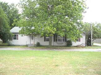 1204 E Gladstone Ave, Frederick, OK 73542