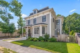 41 Chesley Rd Unit 1, Newton Center, MA 02459