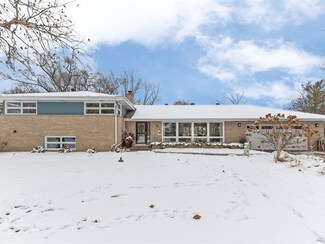 2269 S Westwood Ln, Palatine, IL 60067