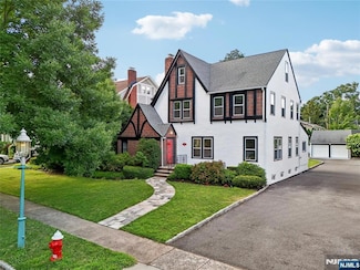 38 Stephen St, Montclair, NJ 07042