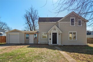 310 N 36th St, Belleville, IL 62226