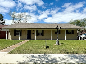 1516 Narcille St, Baytown, TX 77520