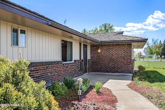 81 Valley View Rd, Zillah, WA 98953