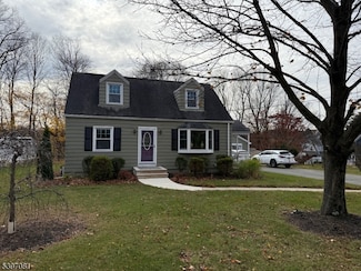 8 Charles St, Randolph, NJ 07869