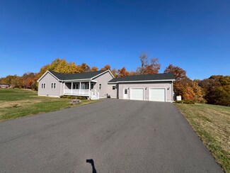 31 Ridge View Rd, Dover Foxcroft, ME 04426
