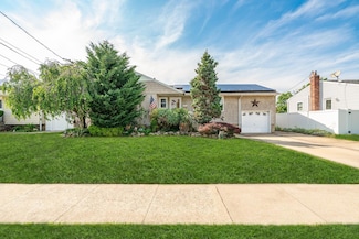 21 Hazel Ave, Farmingdale, NY 11735