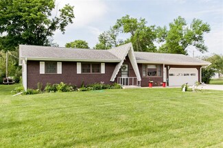 17 Lincoln Dr, Palo, IA 52324