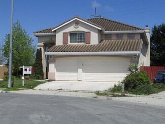 16 Tokay Cir, Salinas, CA 93906