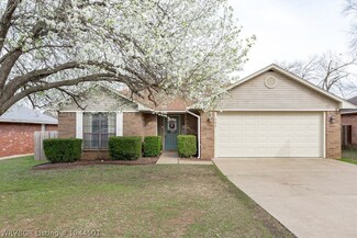 702 8th St, Barling, AR 72923