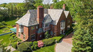 257 Ridge Rd, Grosse Pointe Farms, MI 48236