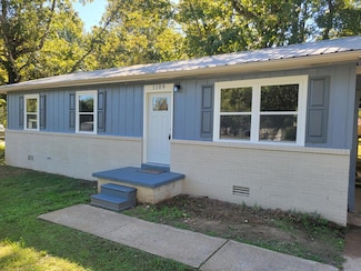 1109 Lone Oak Rd, Paris, TN 38242