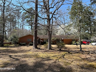 527 Edgewood Cir, Whiteville, NC 28472