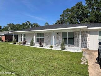 282 Mccool St, Ocean Springs, MS 39564