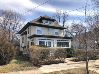 515 Brook St, Elgin, IL 60120