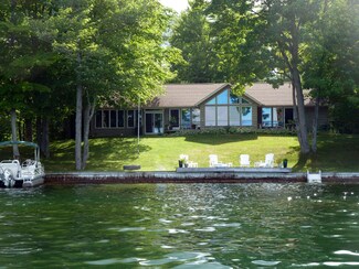 4752 Hiawatha Dr, Cheboygan, MI 49721