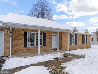 75 Stanford Ln, Falling Waters, WV 25419