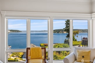 7221 Soundview Dr Unit 301, Gig Harbor, WA 98335