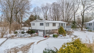 8 Stonecrop Rd, Norwalk, CT 06851