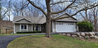 4374 Capricorn Ct, Saint Paul, MN 55123