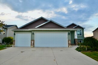 2002 35th Street South Cir, Moorhead, MN 56560