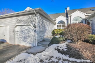 114 Brookfield Ln, Agawam, MA 01001
