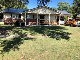 110 W 11th St, Caruthersville, MO 63830