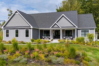 37 Jasper St, Scarborough, ME 04074