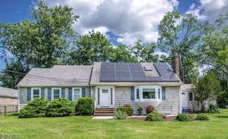 25 Riveredge Dr, Fairfield, NJ 07004