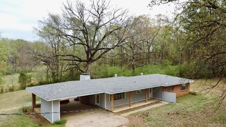905 N Montgomery St, Clarksville, AR 72830