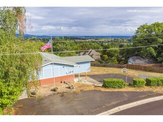 441 SW Dogwood Dr, Dundee, OR 97115