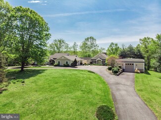 8887 Woodward Rd, Marshall, VA 20115