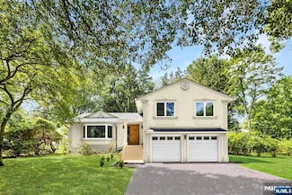 111 Ramille Ct, Paramus, NJ 07652