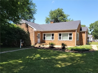 410 E 9th St, Pana, IL 62557