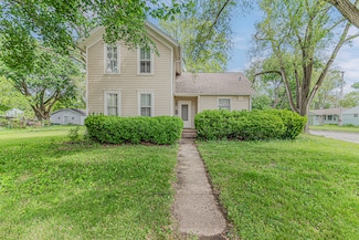 552 Walnut Ave, Elgin, IL 60123