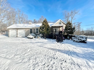 232 East Ct, Cresco, PA 18326